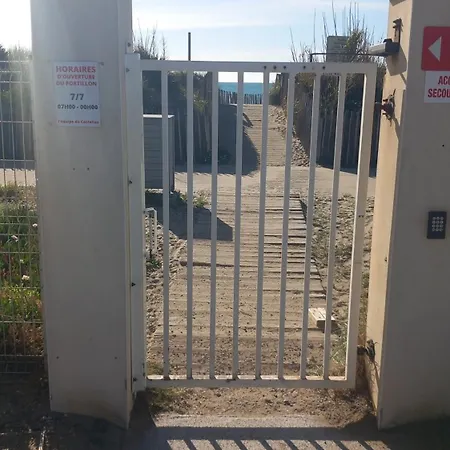Mobil 4 Personnes 30 M2 Kamp alanı *