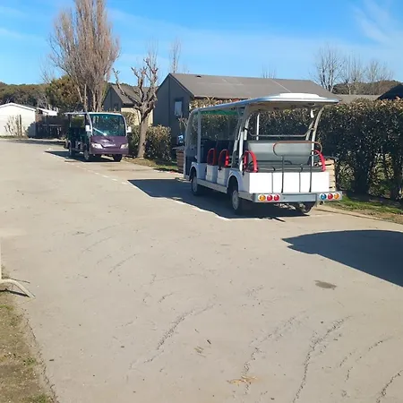 Mobil 4 Personnes 30 M2 Kamp alanı *