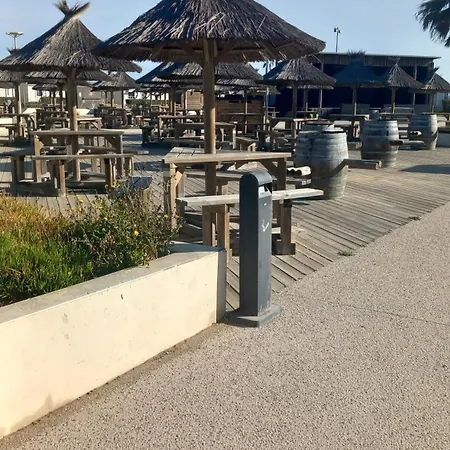 Mobil 4 Personnes 30 M2 Kamp alanı *
